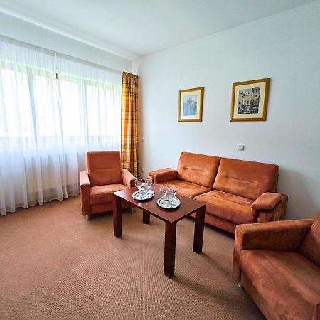 Hotel Bazant Karlovy Vary Luaran gambar