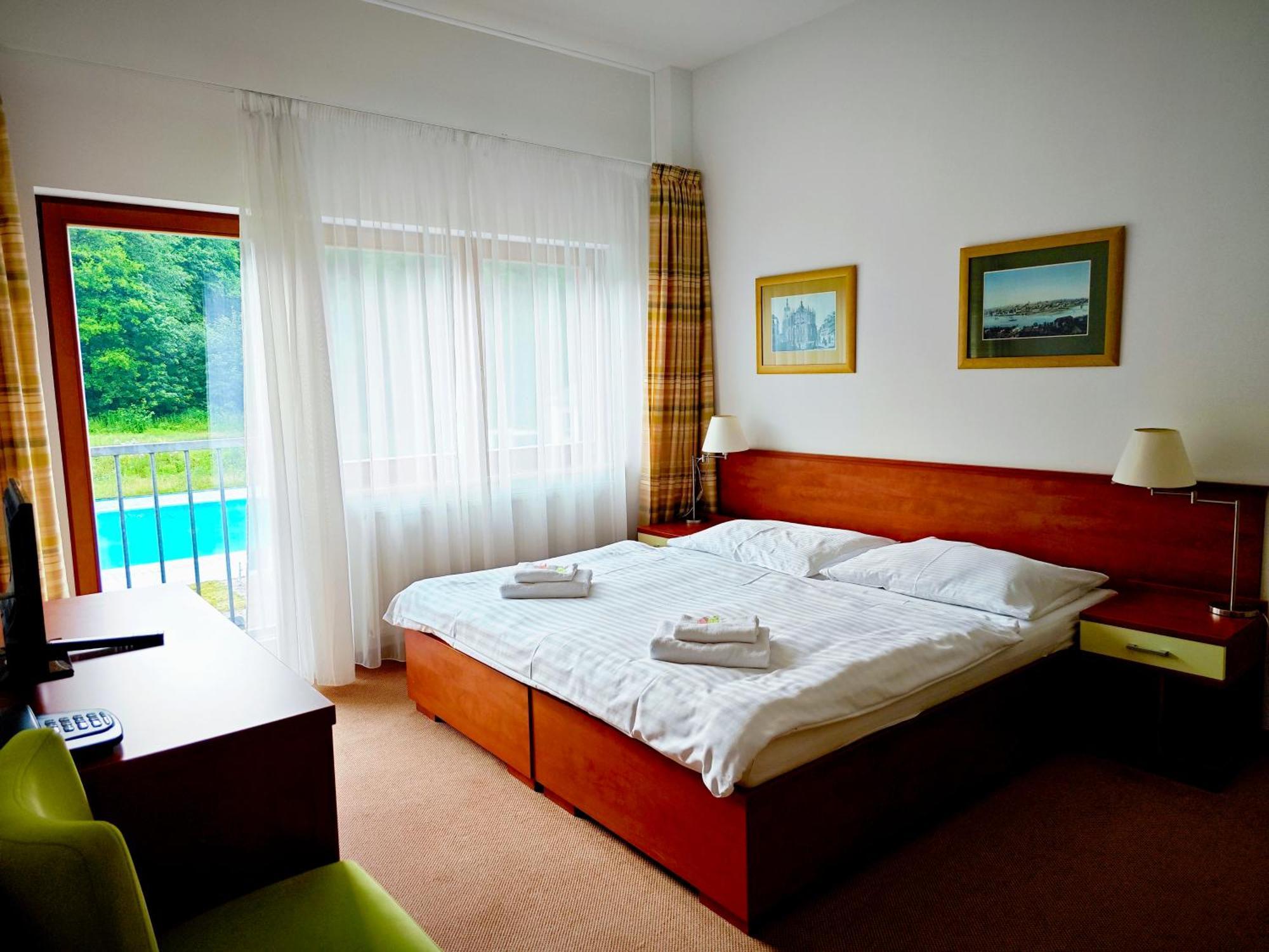 Hotel Bazant Karlovy Vary Luaran gambar